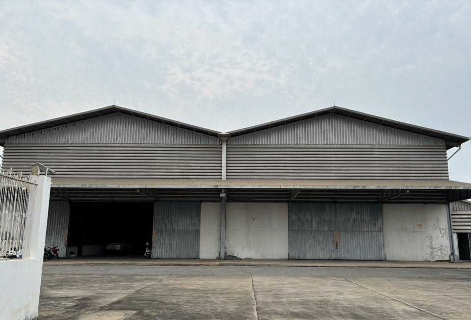 北榄府 邦披县 | Bang Phli Yai仓库出租 2,280平方米 租金350,000泰铢/月 红色用地