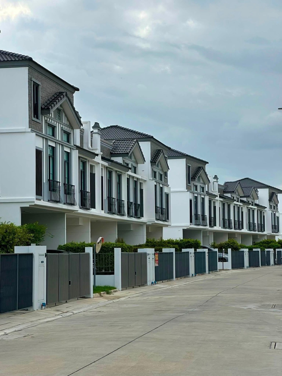 曼谷 挽那区 | Villaggio 3 Srinakarin–Bangna联排别墅出租 2卧3卫 租金42,000泰铢/月