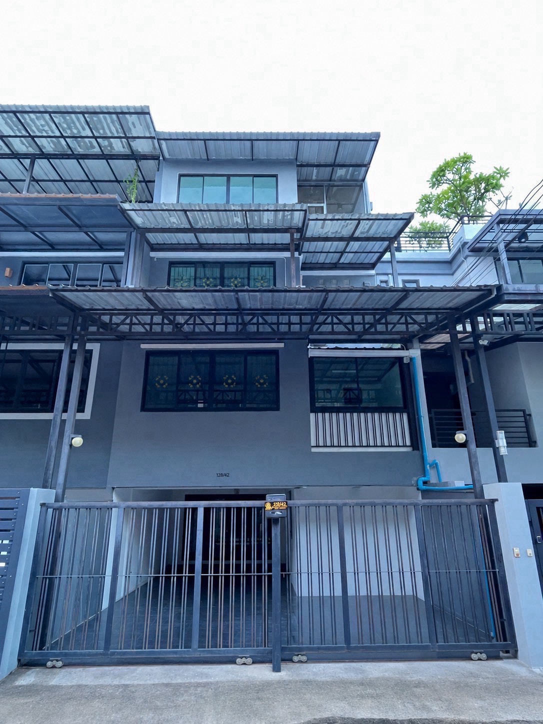 曼谷 乍都节区 | Lad Phrao 41七层Home Office出租 300平方米 租金40,000泰铢/月