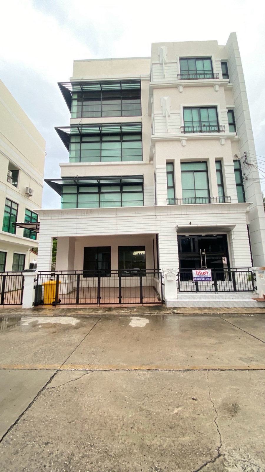 曼谷 叻抛区 | Ladprao 71 - Nak Niwat独栋Home Office出租 493平方米 租金180,000泰铢/月