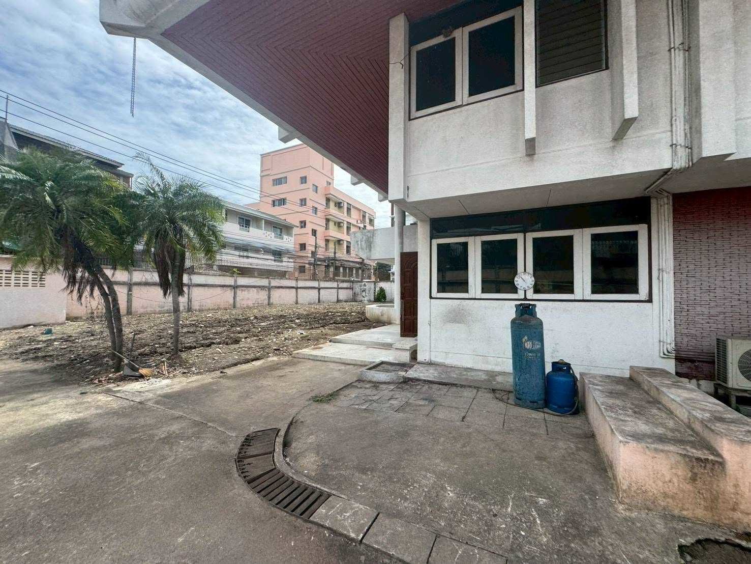 曼谷 瓦塔纳区 | Sukhumvit 71土地+独栋别墅出租 253平方哇 租金88,000泰铢/月