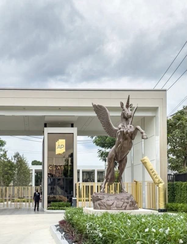 曼谷 瓦他那区 | Luxury Townhome 3层联排别墅出租 3卧4卫228平方米 租金130,000泰铢/月 可注册公司