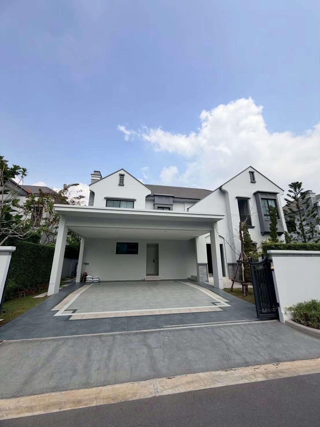 曼谷 沙攀松区 | Nantawan Rama 9独栋别墅出租 4卧5卫302平方米 带私人泳池 租金200,000泰铢/月 接受养宠物