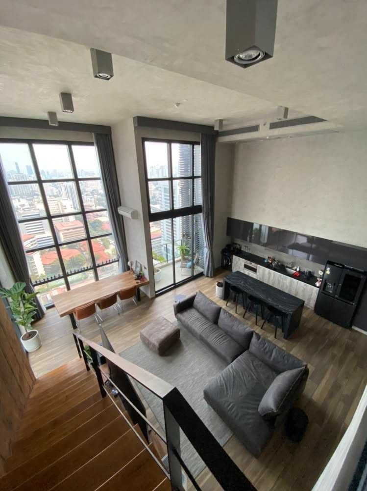 曼谷 空堤区| The Lofts Asoke 顶层角落大户型公寓出租 3卧2卫145平方米 租金185,000泰铢/月