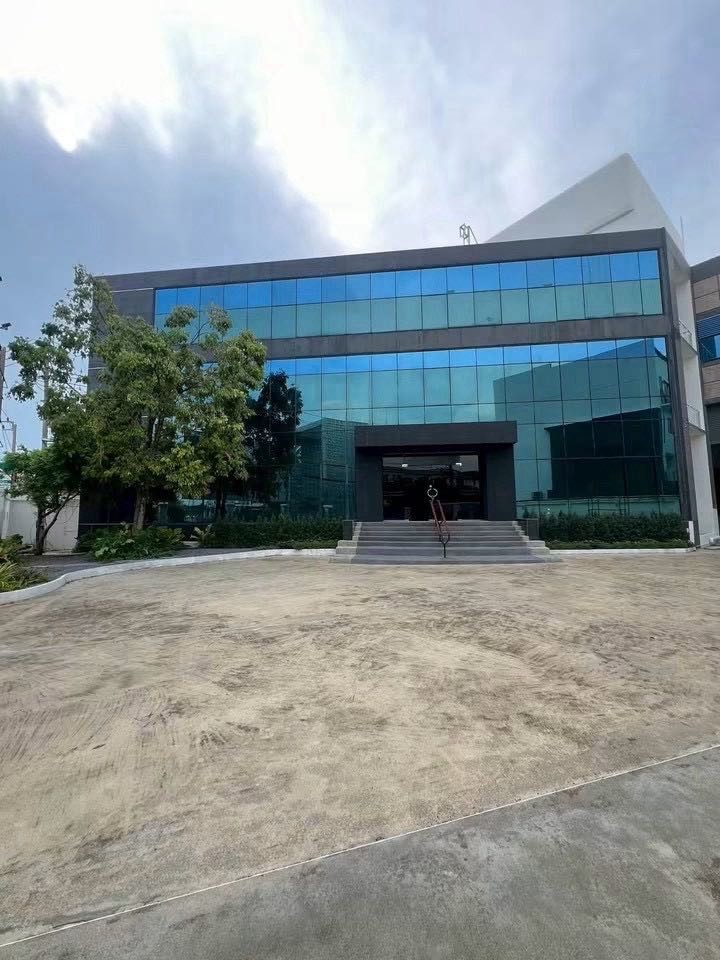 曼谷 邦甲比区 | Krungthep Kreetha Soi 7办公楼+仓库出售/出租 2,369.5平方米 租金390,000泰铢/月｜售价180,000,000泰铢 可注册公司