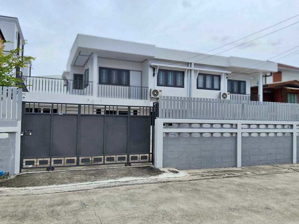曼谷 拉抛区| Chokchai 4 Soi 56翻新独栋住宅出租 3卧2卫50平方哇 租金50,000泰铢/月 可注册公司