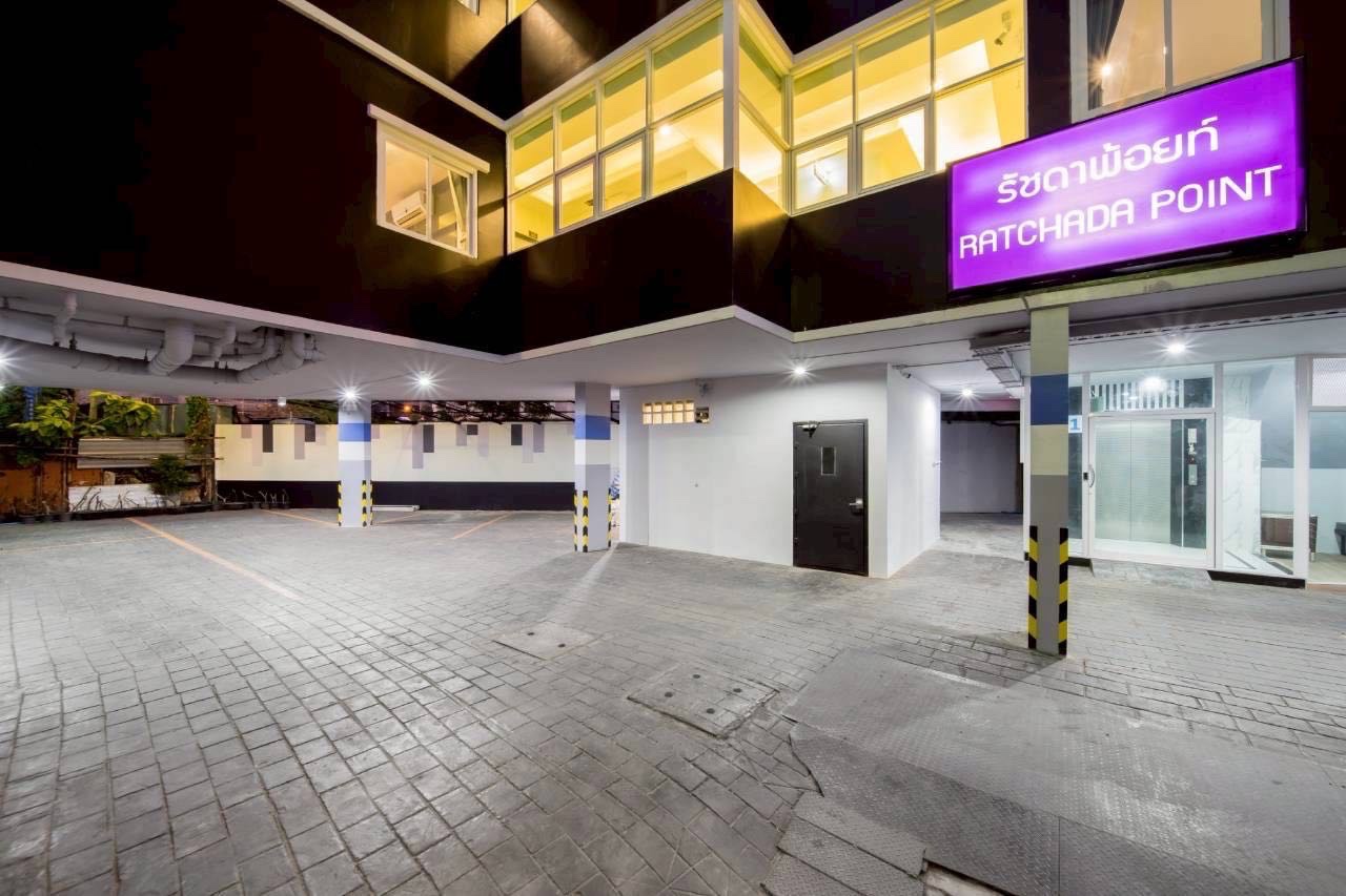 曼谷辉煌区 | Suthisan附近酒店出售，20间客房 ，售价：5500万泰铢，税费各半。