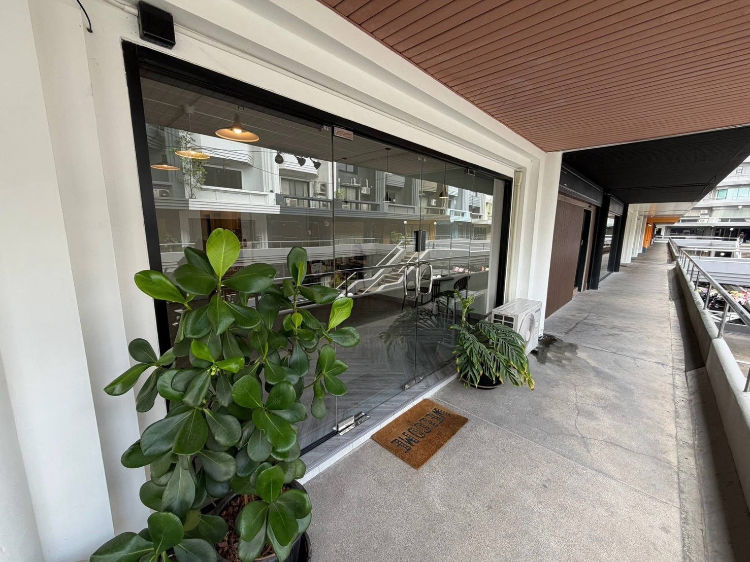 曼谷 瓦他那区 | Park Avenue Ekkamai商业楼出租 3层 240–300平方米 租金75,000泰铢/月，可办理公司注册