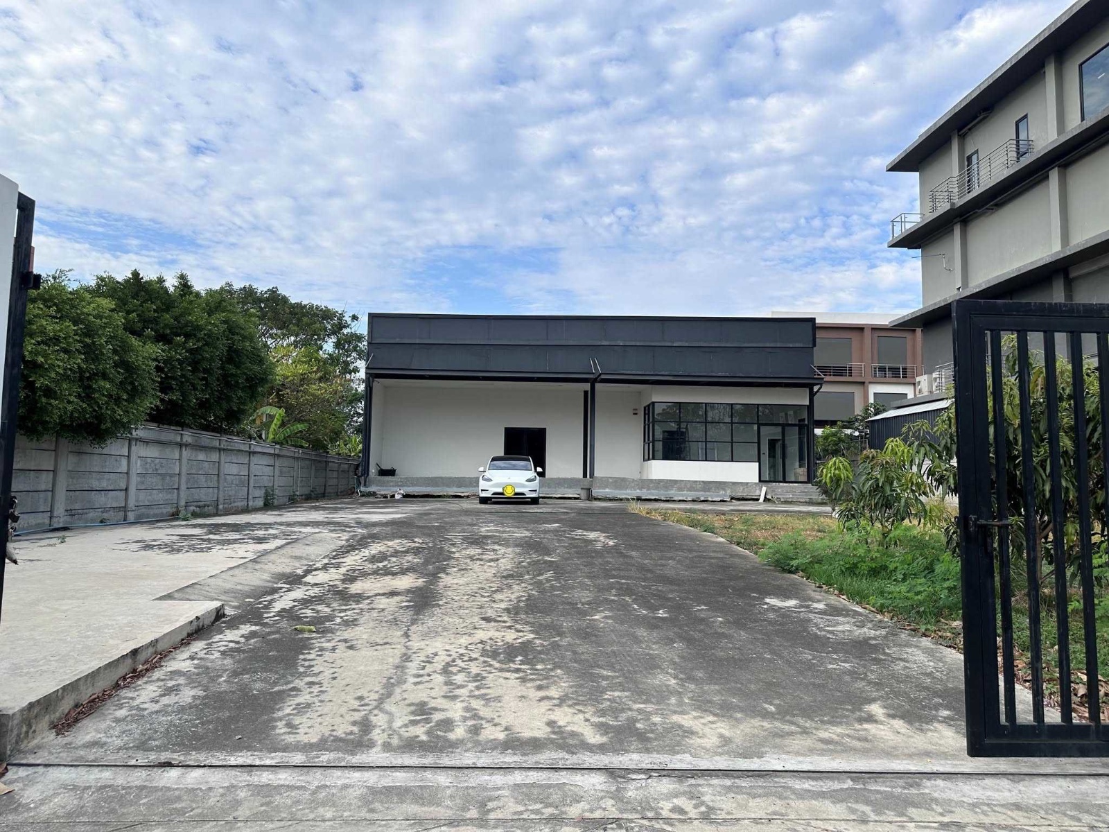 曼谷 素攀布里区 | 办公室+仓库+展厅出租/出售 540平方米 租金150,000泰铢/月 售价4,000万泰铢