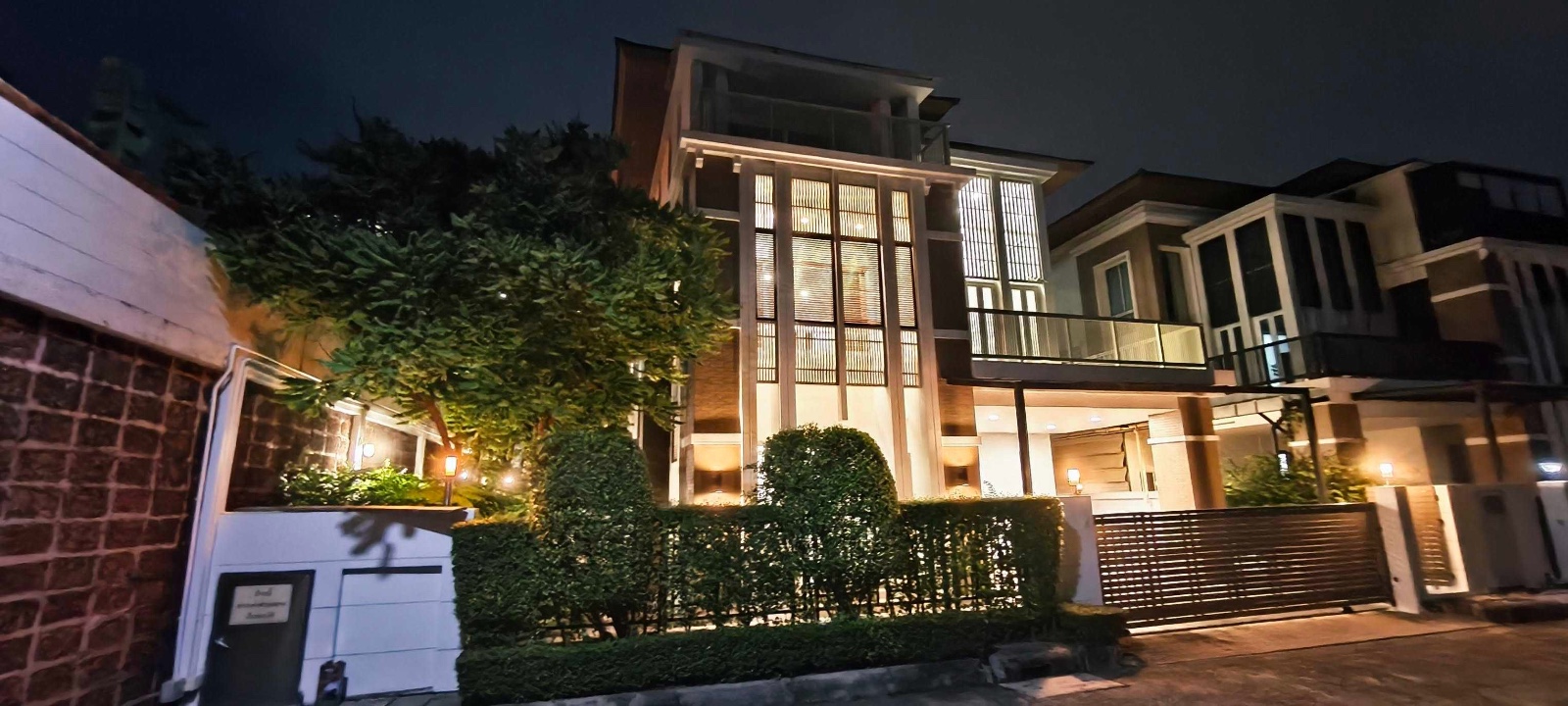 曼谷 乍都节区 | Baan Klang Krung The Nice Ratchavipha独栋别墅出租 3卧5卫310平方米 租金105,000泰铢/月