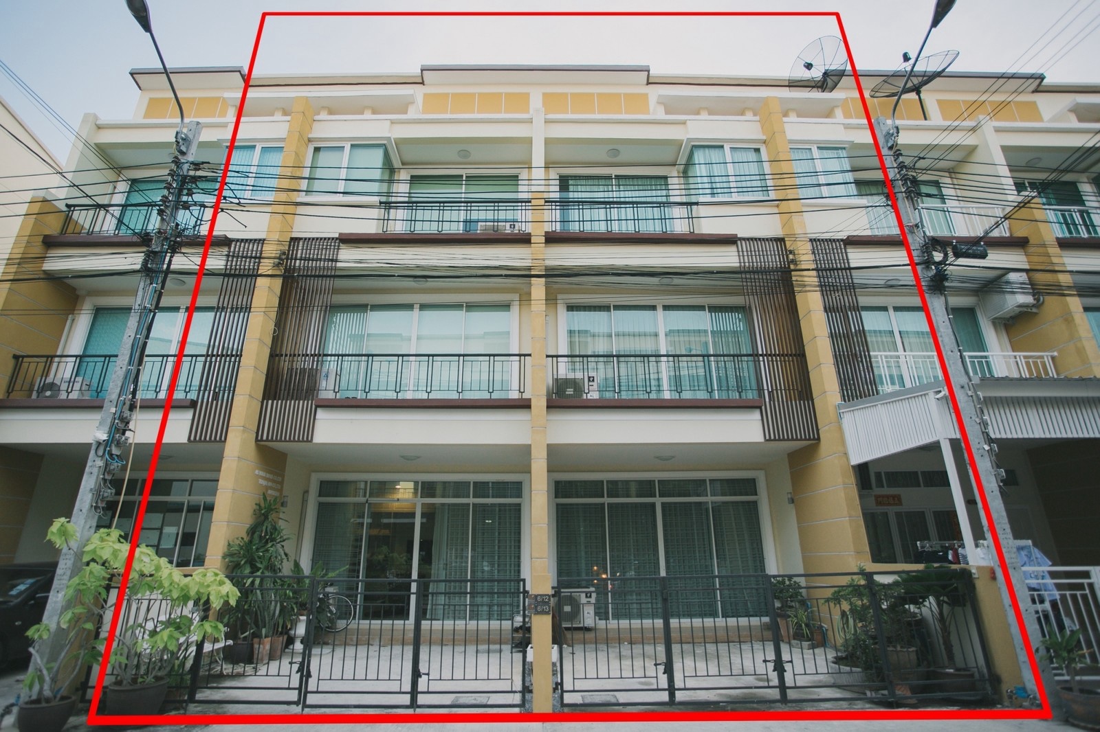 曼谷 叻抛区 | Lat Phrao 101巷3层Home Office出售/出租 300平方米 租金64,000泰铢/月｜售价960万泰铢，可办理公司注册