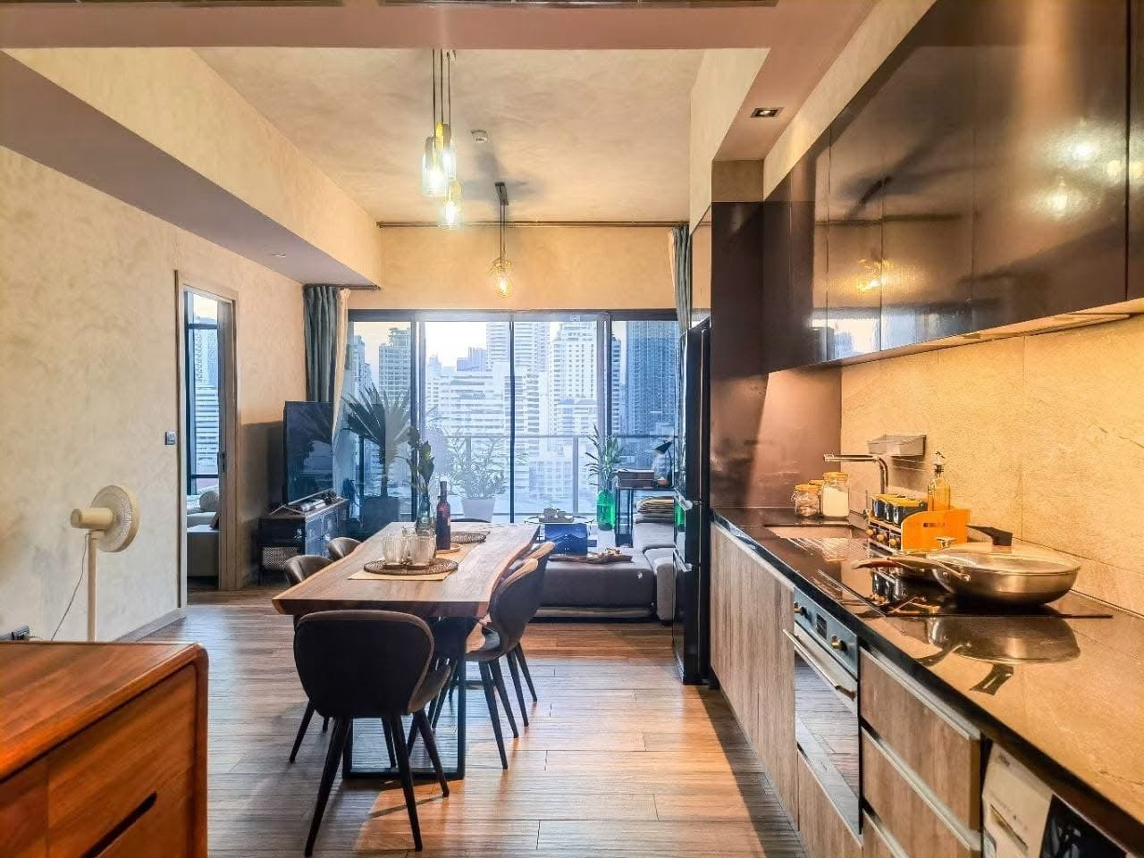 曼谷 瓦他那区 | The Lofts Asoke公寓出售/出租 2卧2卫86平方米 租金75,000泰铢/月｜售价19,800,000泰铢