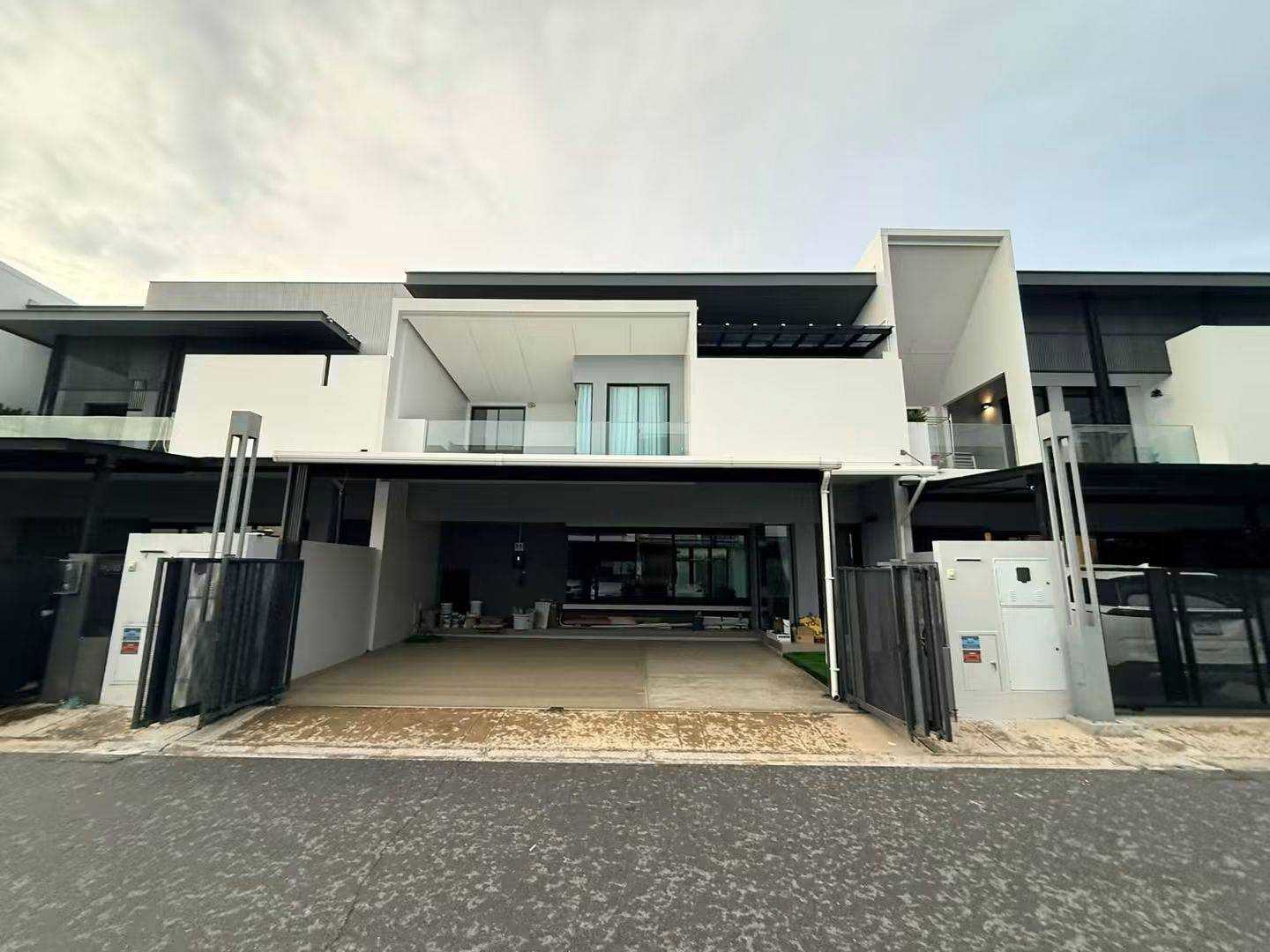 北榄府 邦披县 | VIVE Bangna Km.7联排别墅出租 3卧4卫225平方米 租金110,000泰铢/月