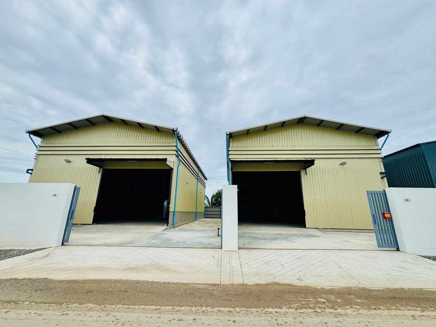 曼谷 空三华区 | Nong Rahang 5新建仓库出租 200平方米 租金35,000–40,000泰铢/月