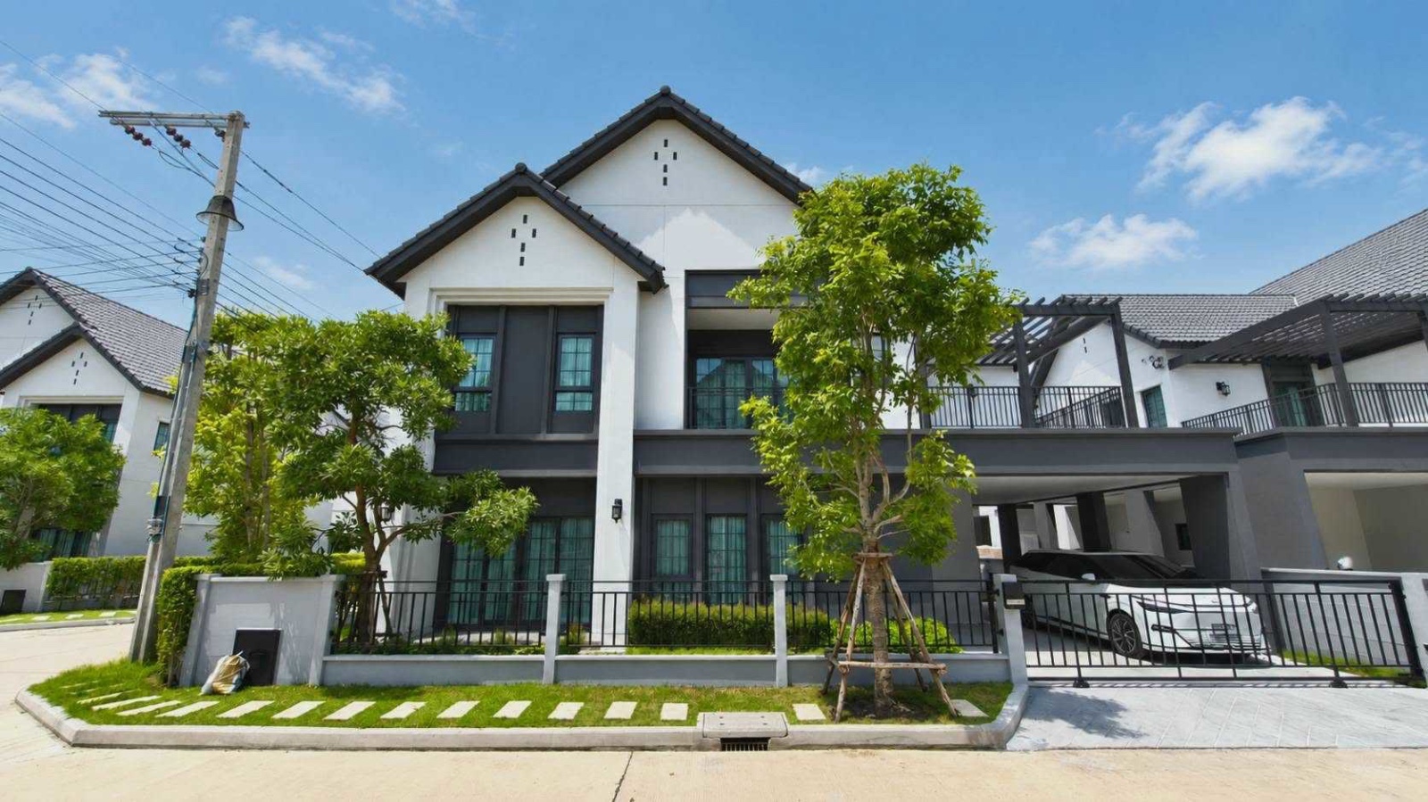 北榄府 邦披县 | Centro Bangna顶级户型独栋别墅出租 4卧5卫303平方米 租金150,000泰铢/月