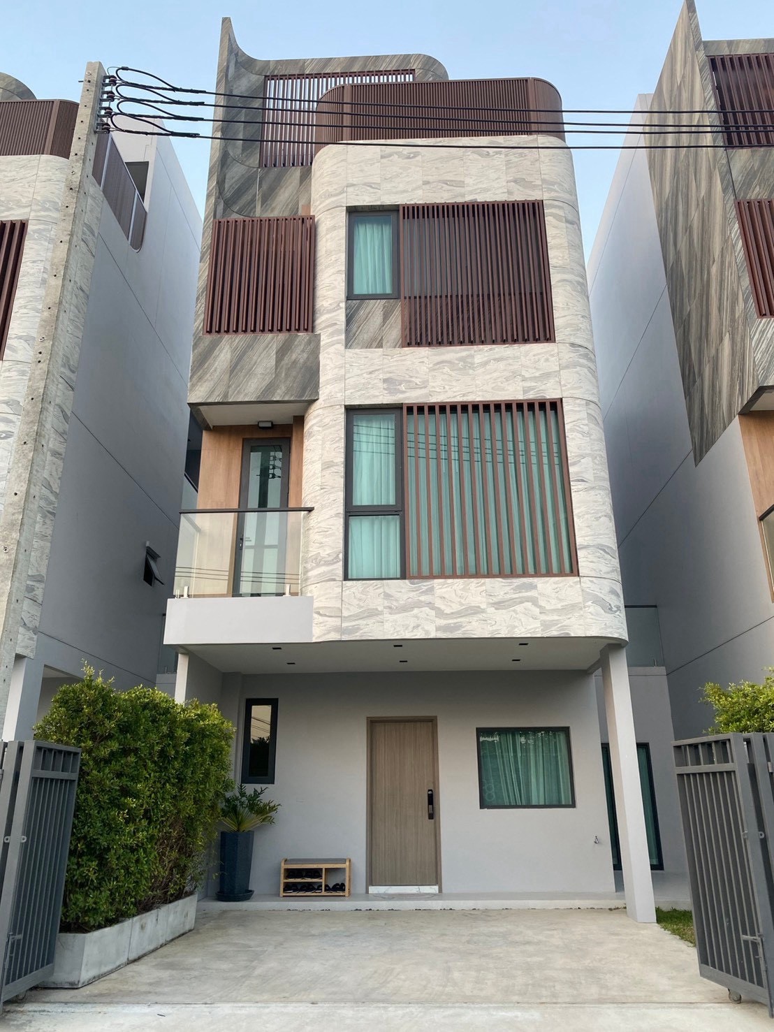 曼谷 汇权区 | 89 Residence Ratchada–Rama 9独栋别墅出售/出租 4卧5卫235平方米 售价16,900,000泰铢｜租金150,000泰铢/月