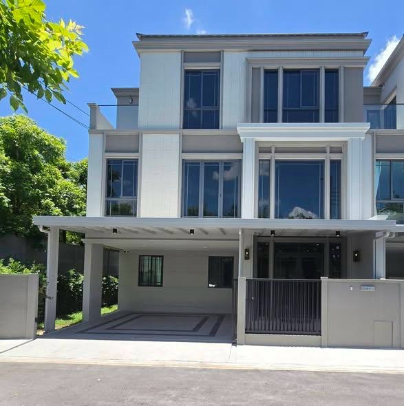 曼谷 瓦达纳区 | Baan Klang Muang Classe Sukhumvit 77豪华联排别墅出租 2卧3卫214平方米 租金150,000泰铢/月，可注册公司