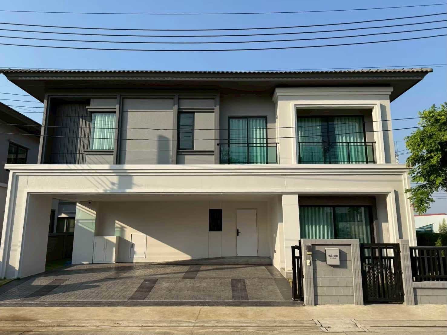 北榄府 邦披县 | Britannia Bangna–Srivaree独栋别墅出租 4卧5卫255平方米 租金85,000泰铢/月