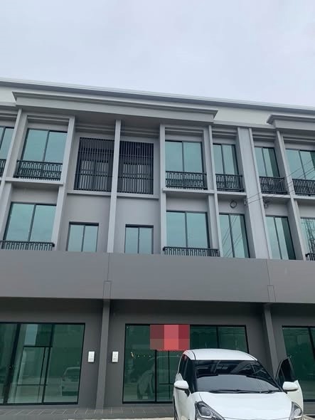 北榄府 邦博县 | Siri Avenue Bangna 4商铺出租 3层242平方米 租金40,000泰铢/月，可注册公司