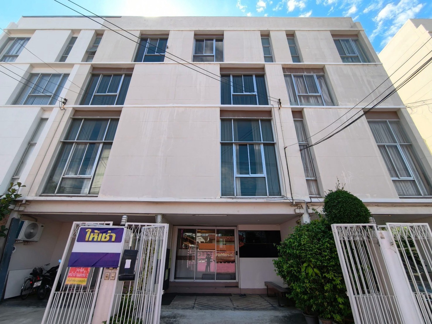 曼谷 汇权区 | Lat Phrao 31四层Home Office出租 370平方米 租金90,000泰铢/月，可注册公司