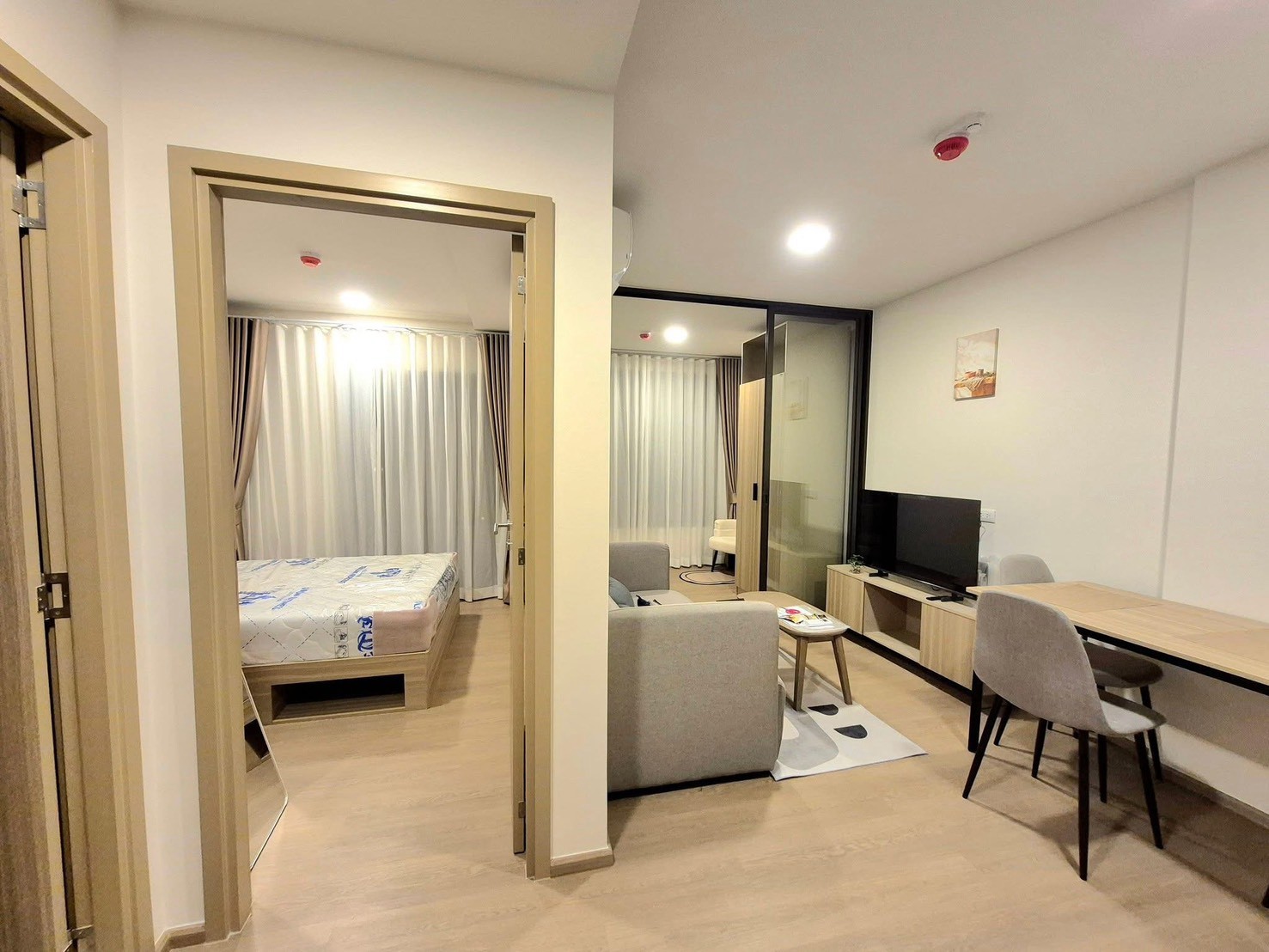 出租新公寓 THE BASE Ratchada 19// 1 Bedroom Plus// 34 平方米