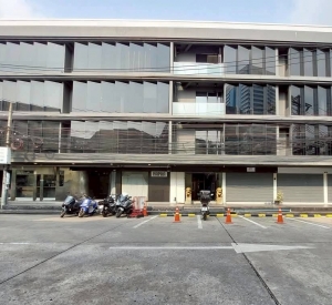 空堤区 | Rama 4、Manorom巷 办公楼出租 60～200平米 30,000～65,000泰铢/月（可注册公司）
