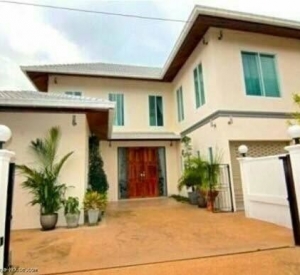 春武里府 | 芭堤雅 — 出售｜度假风格独栋别墅，配大型游泳池 6卧 444平米 1500万泰铢