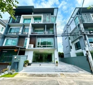 翁通郎区 | B Square Rama 9 — Mengjai 家庭办公室带租客出售 4层楼 410平米 1990万泰铢