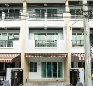 拉抛区 | BAAN KLANG MUANG LADPRAO 71 联排别墅出租 3卧 165平米 38,000泰铢/月