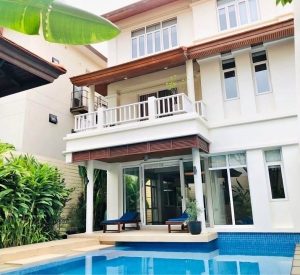 瓦他那区 | 出租带私人泳池的别墅，位于素坤逸31路 4卧 180,000泰铢/月（可养狗）