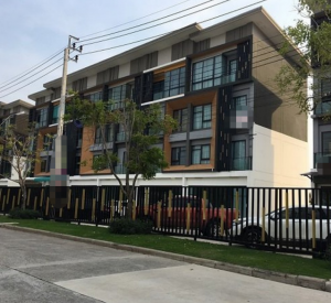 北榄府 | Golden Biz Bangna-Kingkaew 联排别墅出租 4卧 200平米 35,000泰铢/月（可注册公司）