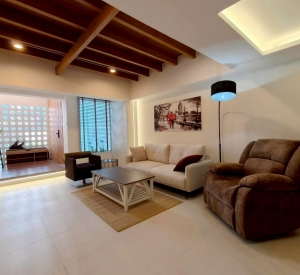 瓦他那区 | Sukhumvit — Khlong Tan区域 联排别墅出租/售 2卧 170平米 出租55,000泰铢/月，出售950万泰铢