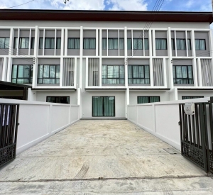 拉抛区 | Satriwitthaya巷 — Chokchai 4 联排别墅出租 3卧 236平米 40,000泰铢/月（可注册公司）