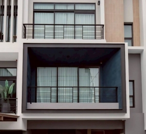 曼甲必区 | Nirvana DEFINE Krungthep Kreetha 联排别墅出租  3卧 203平米 60,000泰铢/月