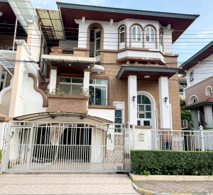 巴吞他尼府 | Rangsit — Phahonyothin巷 家庭办公室出租 3卧 216平米 40,000泰铢/月（可注册公司）