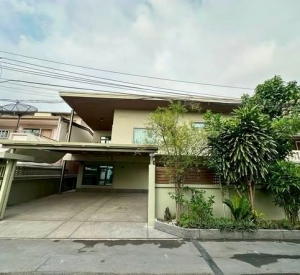 瓦他那区 | Pridi Banomyong巷, Ekkamai区域 独栋别墅出租 3卧 220平米 80,000泰铢/月