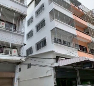 沙吞区 | Home Office，Surasuk轻轨站附近 联排商业出租 5房 252平米 39,000泰铢/月