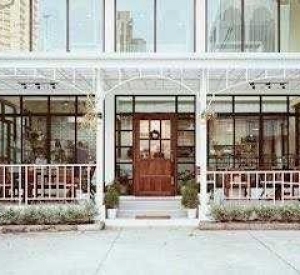 瓦他那区 | 临主干道 · 素坤逸–Ekkamai 核心商圈 · 两层商业建筑出租 200平米 155,000泰铢/月（可注册公司）