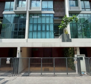 瓦他那区 | The Park Lane Ekkamai 22 联排别墅出租 3卧 300平米 80,000泰铢/月