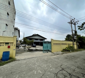 龙仔厝府 | 位于 Ekachai 路的黄铜、红铜铸造工厂出租/售 525平米 出租100,000泰铢/月