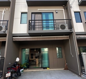 巴威区 | Baan Klang Muang Srinakarin-Onnut 联排别墅出租 3卧 68平米 38,000泰铢/月（可注册公司）