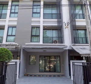 翁通郎区 | Baan Klang Muang Rama 9 - Ramkhmahaeng 联排别墅出租 3卧 149平米 35,000泰铢/月