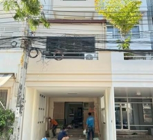 翁通郎区 | Home office Town In Town 家庭办公室出租/售 4房 249平米 出租35,000泰铢/月，出售650万泰铢