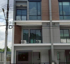 Premium Place Phaholyothin-Ramintra 联排别墅出租/出售 4卧 228.57平米 出租65,000泰铢/月（可注册公司），出售1090万泰铢