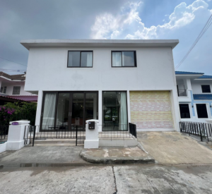 芭堤雅 | 中国业主低价出售芭提雅中天海滩泳池别墅，6房6卫，260平米，售价1350万泰铢