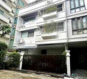 瓦他那区 | Sukhumvit — Pridi地段 新翻新联排别墅出租/出售 4卧 250平米 出租65,000泰铢/月，出售1650万泰铢