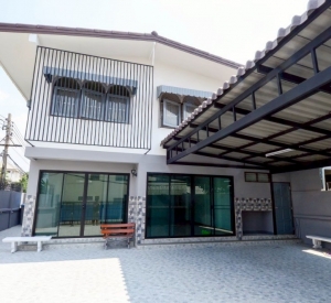 翁通郎区 | Home Office — Chok Chai 4 独栋别墅出租 3卧 220平米 40,000泰铢/月