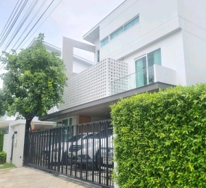 沙攀松区 | Nirvana ABSOLUTE Krungthep Kreetha 独栋别墅出租 3卧 300平米 130,000泰铢/月