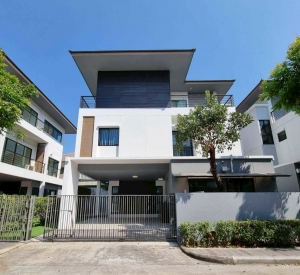 萱銮区 | Baan Lumpini SuanLuang Rama9 独栋别墅出租/售 3卧 310平米 出租120,000泰铢/月，出售1680万泰铢