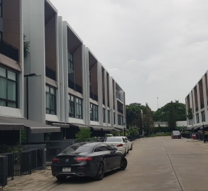 萱銮区 | Arden Pattanakarn 联排别墅出租 3卧 190平米 39,000泰铢/月（可注册公司）